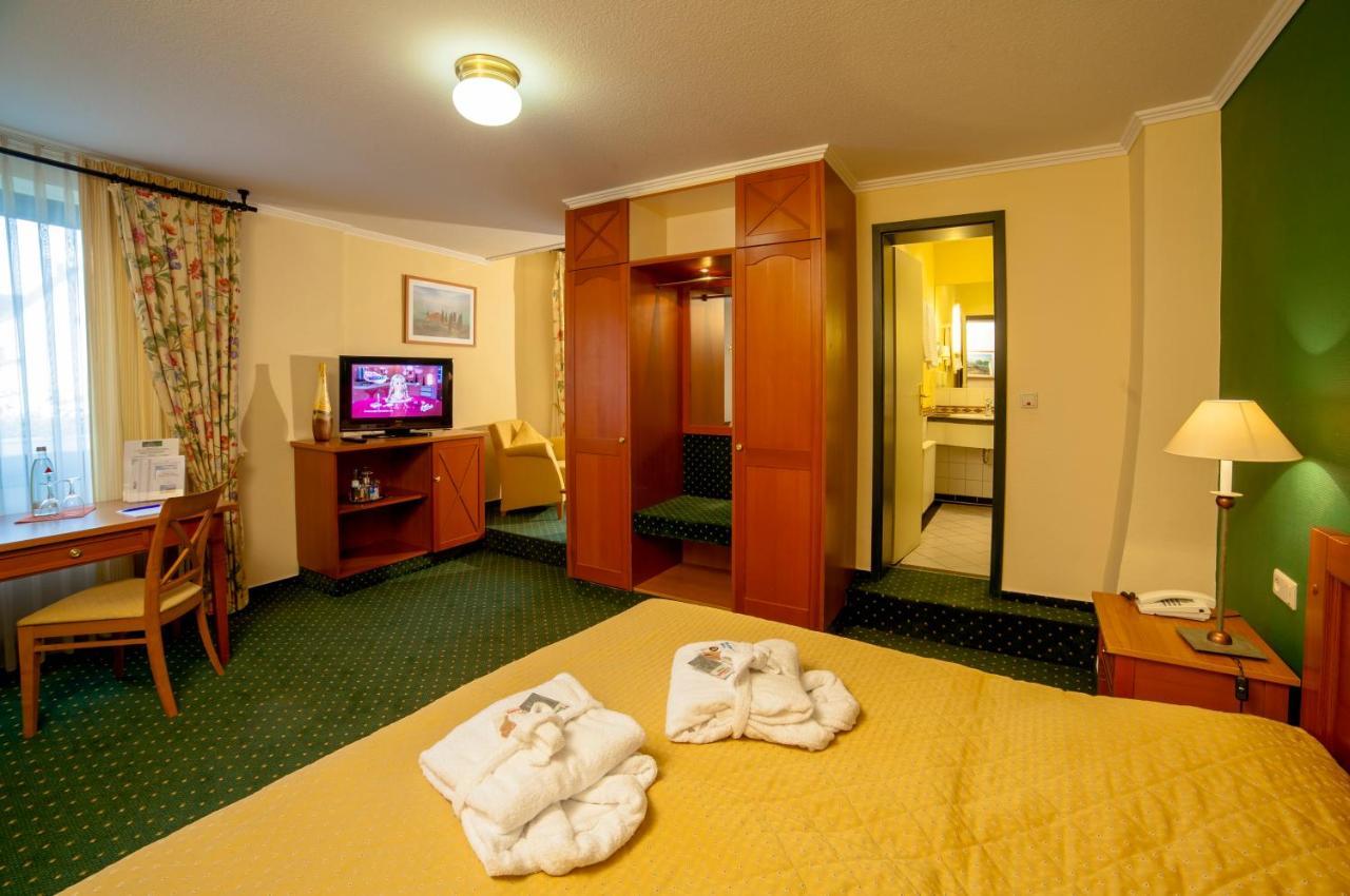 Hotel Zur Post Waldbreitbach Екстер'єр фото